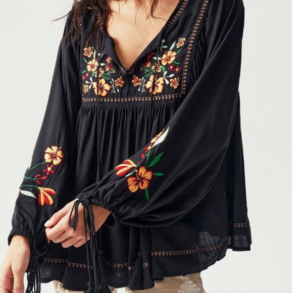 BOUTIQUE VISCOSE EMBROIDERED TASSLE TIE PEASANT BLOUSE - Picture 2 of 9